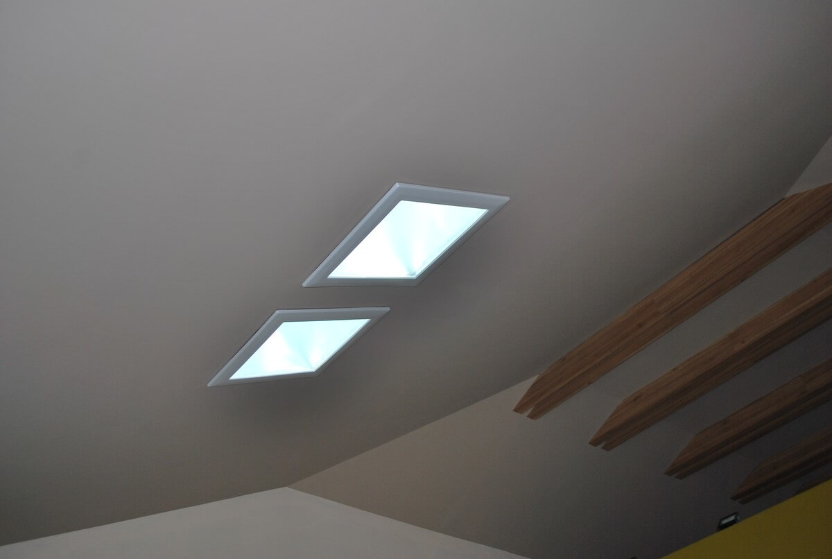 Dvojica svetlovodom na presvetlenie priestoru v rodinnom dome - Sunway.sk